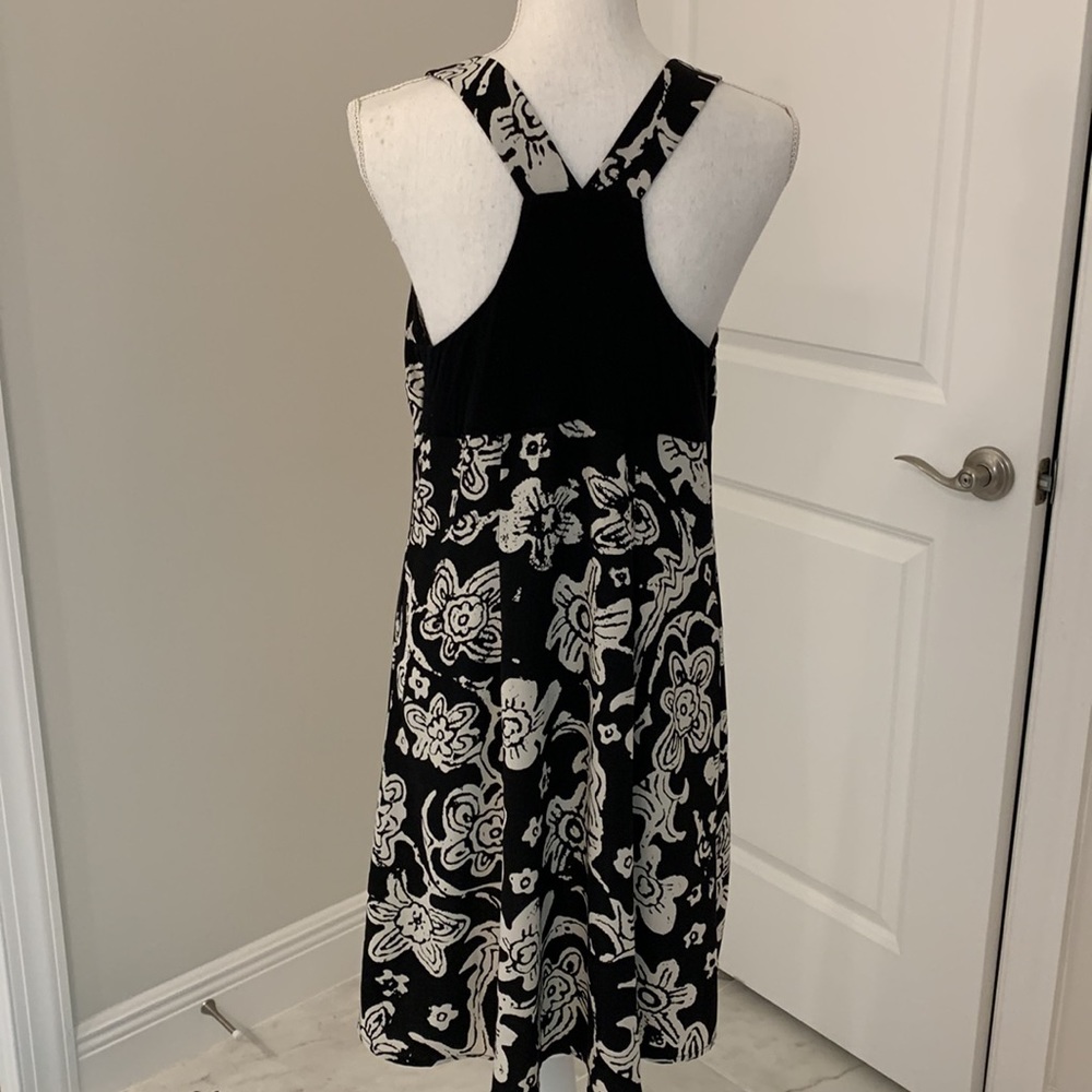 CAbi Black & White razorback V-neck dress - M - Picture 3 of 6